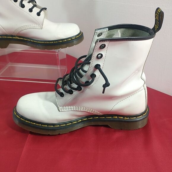 Dr. Doc Martens 1460 Womens Size 10 White Patent Leather 8 Eyelet Combat Boots. - Picture 4 of 14